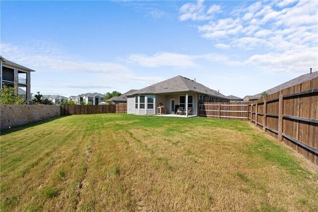 Building Photo - 1016 McCormick Cv