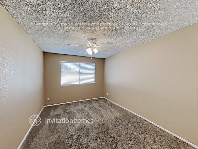 Building Photo - 4602 W Paradise Dr