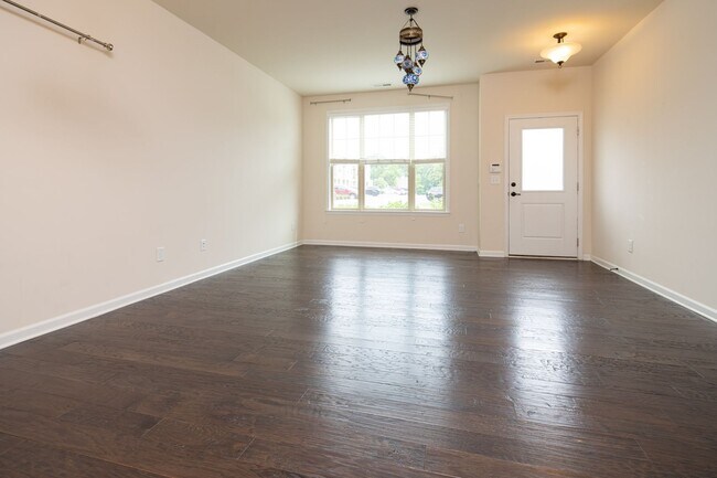 Building Photo - 2 Bedroom, 2.5 Bath Townhome w/ Loft and S...