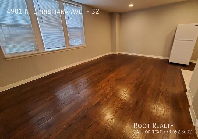 Building Photo - East Albany Park - Updated Garden-Level St...