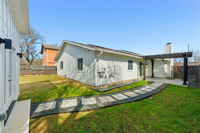 Building Photo - 3817 Leafield Dr