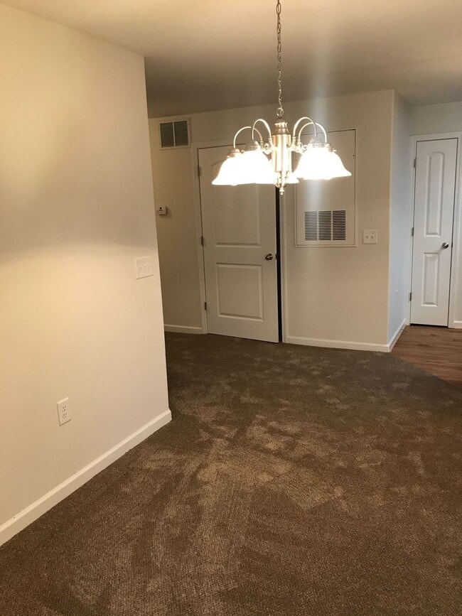 Building Photo - Bright & Inviting 2-Bedroom Condo in Prime...