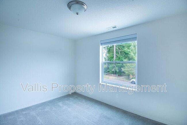 Building Photo - 4850 Heathwood St NE