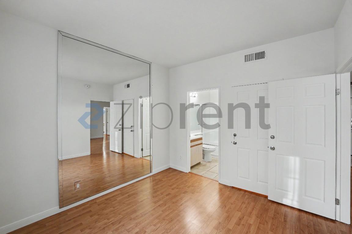Building Photo - Unit 106