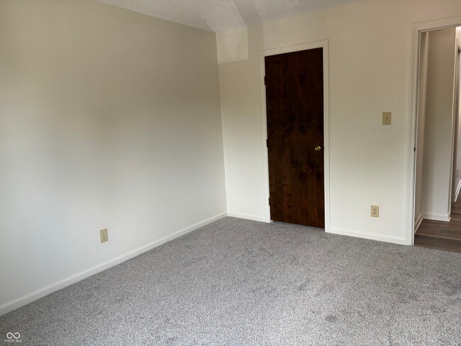 Building Photo - 665 Ironwood Dr