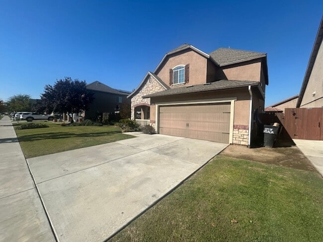 Building Photo - 4 bedroom 2 bathroom in NW Visalia coming ...