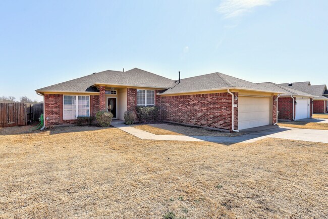 Primary Photo - 517 Lone Oak Dr