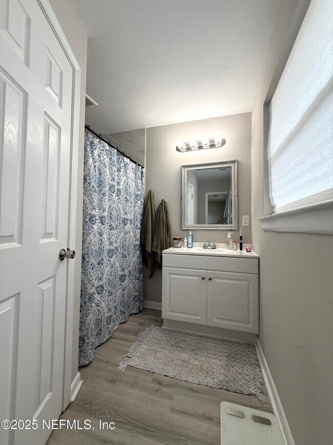 Building Photo - 1272 Arlingwood Ave