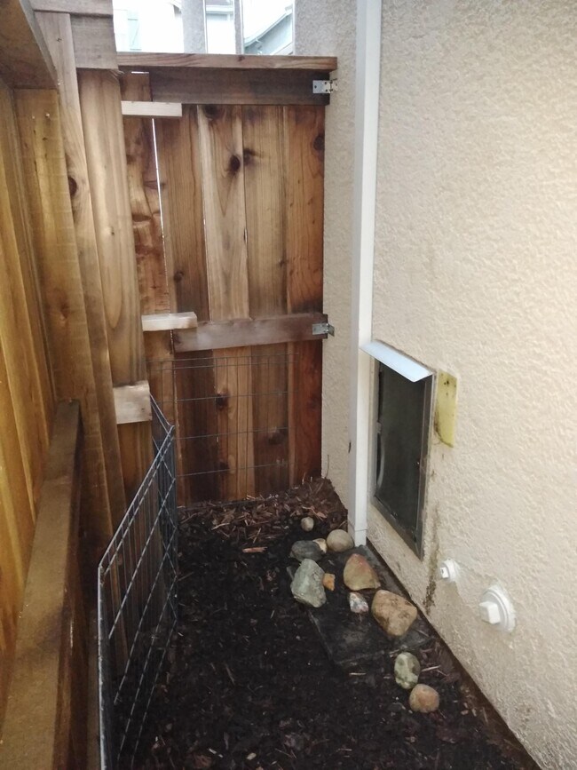 Building Photo - 677 Addison Ln