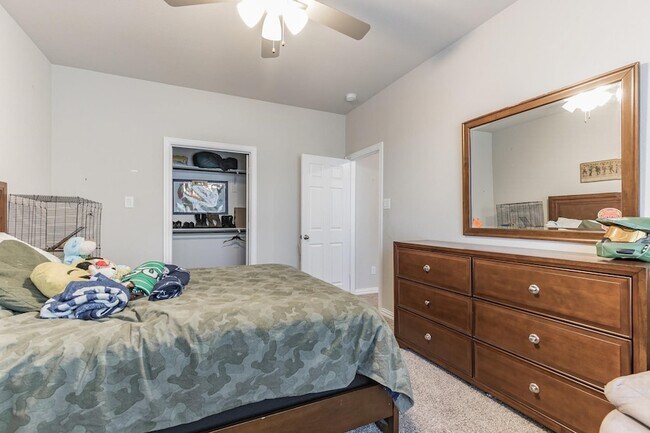 Building Photo - 14800 Belclaire Ave