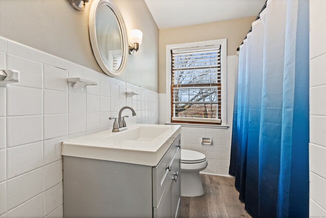 Building Photo - 30 Doran St