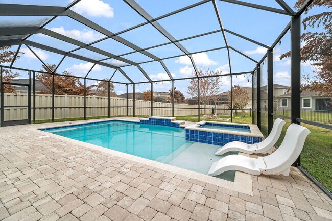 Building Photo - 4BR, 2.5BA home with resort style outdoor living!