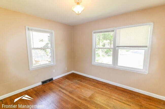 Building Photo - Completely remodeled 4 bedroom house just ...