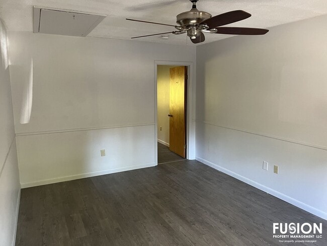 Building Photo - Warm & Inviting One-Level Condo in South B...