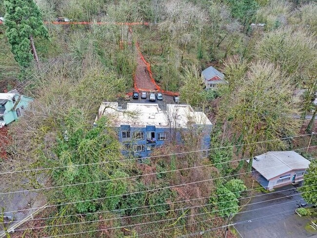 Building Photo - Lair Hill is offering a 1bed/1bath!! Get i...