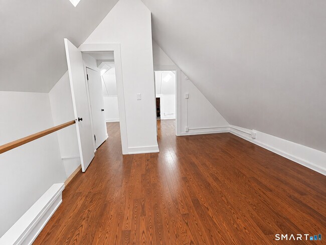 Building Photo - 407 Shelton Ave