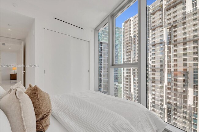 Building Photo - 300 Biscayne Blvd Way