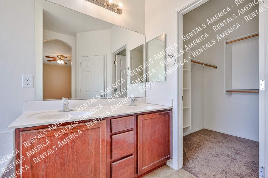 Building Photo - 3416 W la Mirada Dr