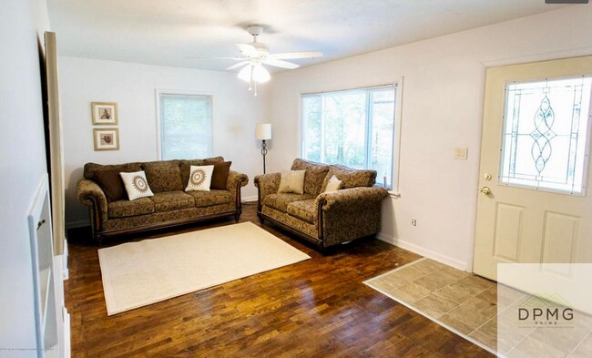 Building Photo - 621 W Hodge Ave