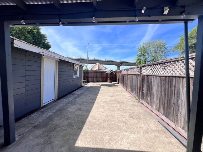 Building Photo - $500 MOVE IN SPECIAL!!! Fully Updated Home in San Leandro Available for Rent!!