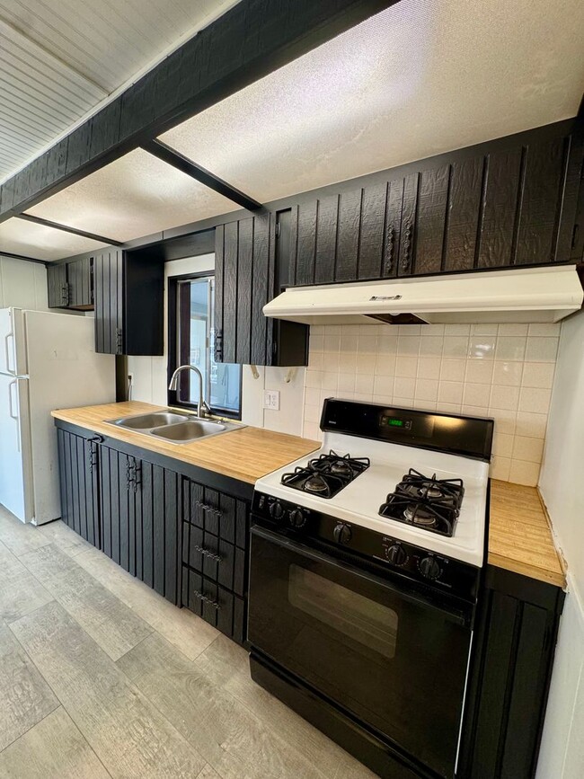 Building Photo - Cute Remodeled 3 Bedroom Home in Bullhead City, AZ