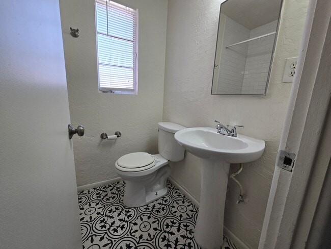 Building Photo - 1 Bed 1 Bath Apartment in Historic Glendale