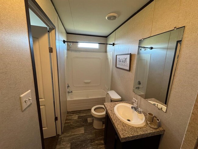 Building Photo - 89 Abalone St