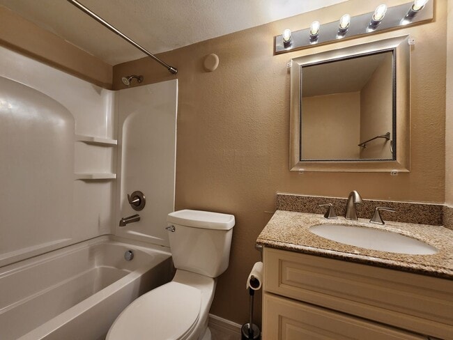 Building Photo - Downtown U of U gorgeous condo! THREE park...