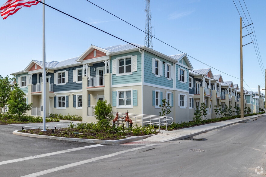 Primary Photo - Lofts at Bahama Village