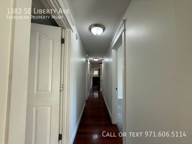 Building Photo - 1382 SE Liberty Ave