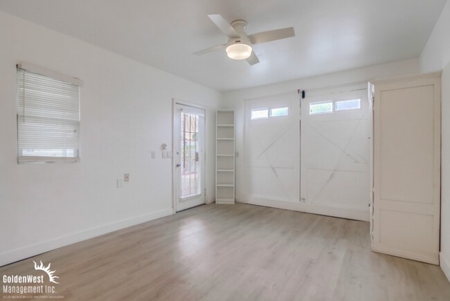 Building Photo - Charming 3Bdm 2Ba Home Located in the Norm...