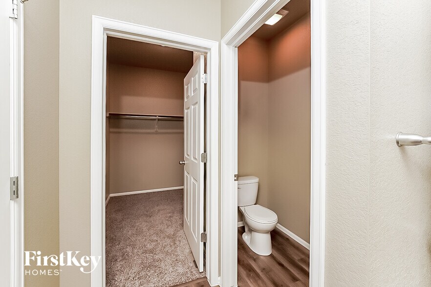 Building Photo - 6464 N Ensenada Ct