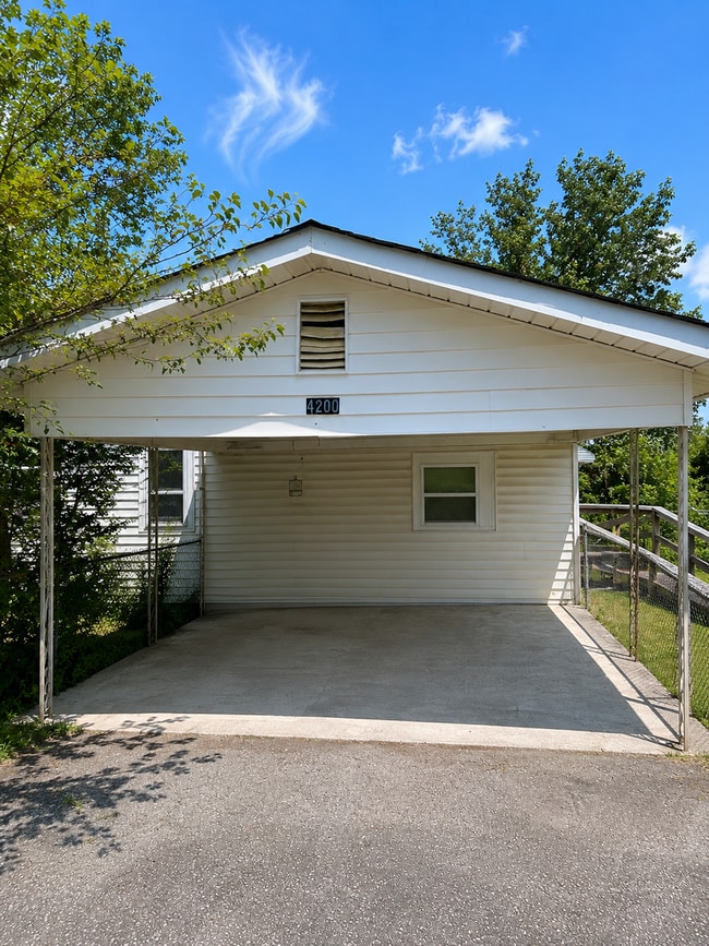 Building Photo - 4200 Wilkesview Dr
