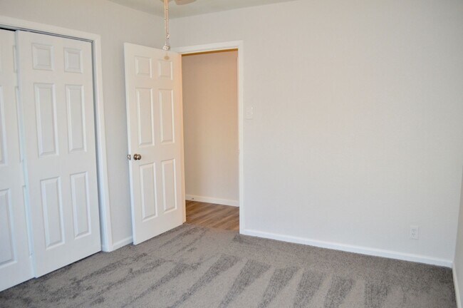 Building Photo - Beautifully remodeled 4 bedroom 2 bath hom...