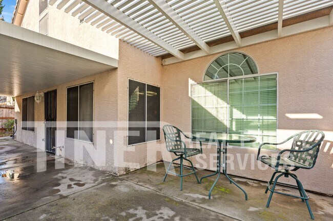 Building Photo - Spacious Home in Desireable Highland Hill ...