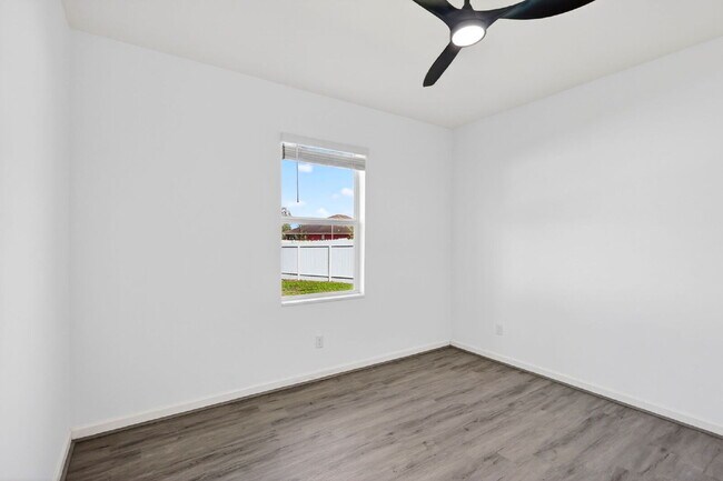 Building Photo - Renovated 4 Beds 2 Baths Single Family on Over a QTR Acre lot | Huge Yard