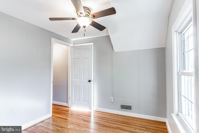 Building Photo - 2759 W George Mason Rd