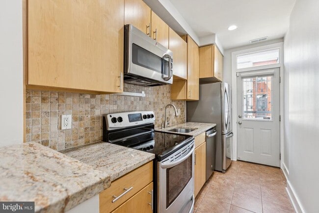Building Photo - 625 Gresham Pl NW