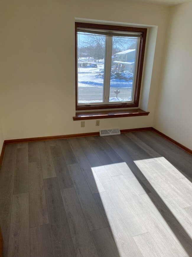 Building Photo - 10300 W Beacon Hill Dr