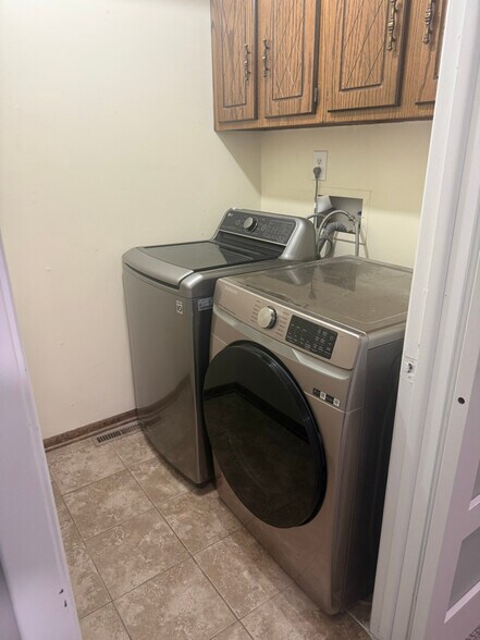 Building Photo - 2305 S 165th St