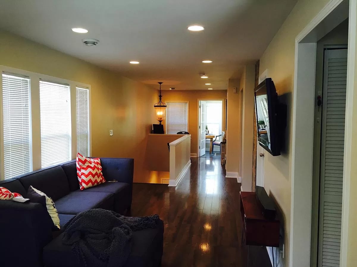 Unit 2 - 4538 Wentworth Ave