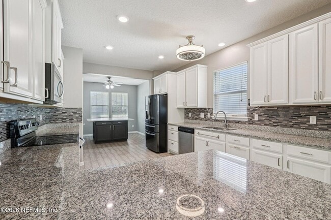 Building Photo - 404 Hepburn Rd