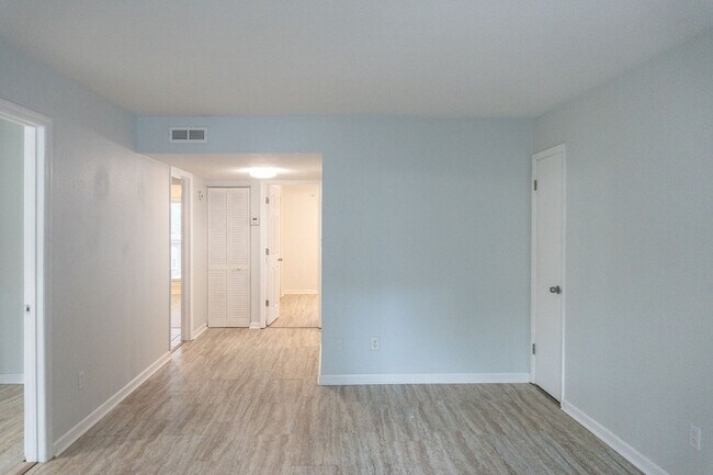 Building Photo - 2020 Continental Ave