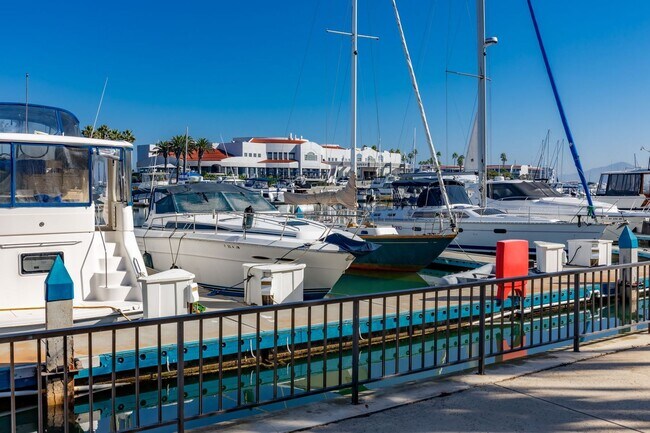 Building Photo - Single Level Condo on the Bay