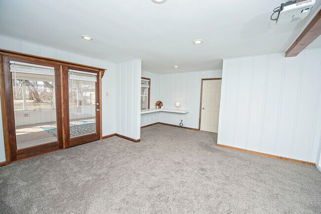 Building Photo - 1448 E Walnut St