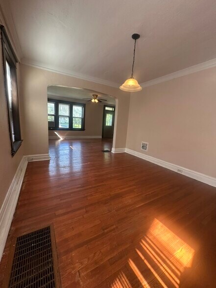 DR - 5044 Bancroft Ave