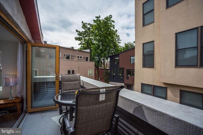 Building Photo - 430 Poplar St