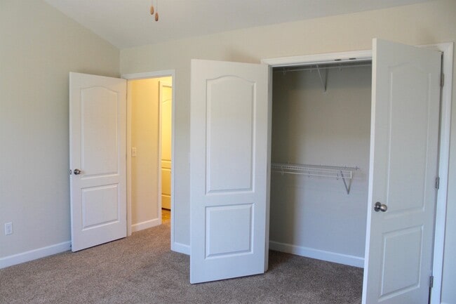 Building Photo - 113 Cedar Point Ln