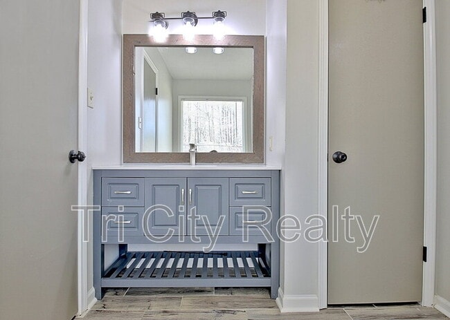 Building Photo - 210 Bella Rosa