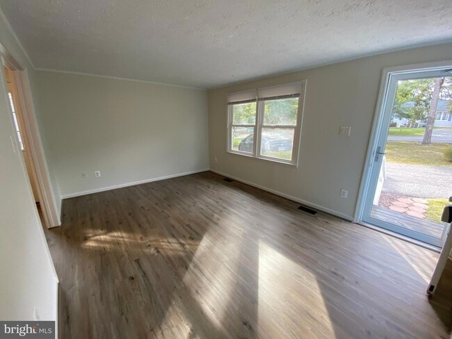 Building Photo - 611 Yorktown Blvd